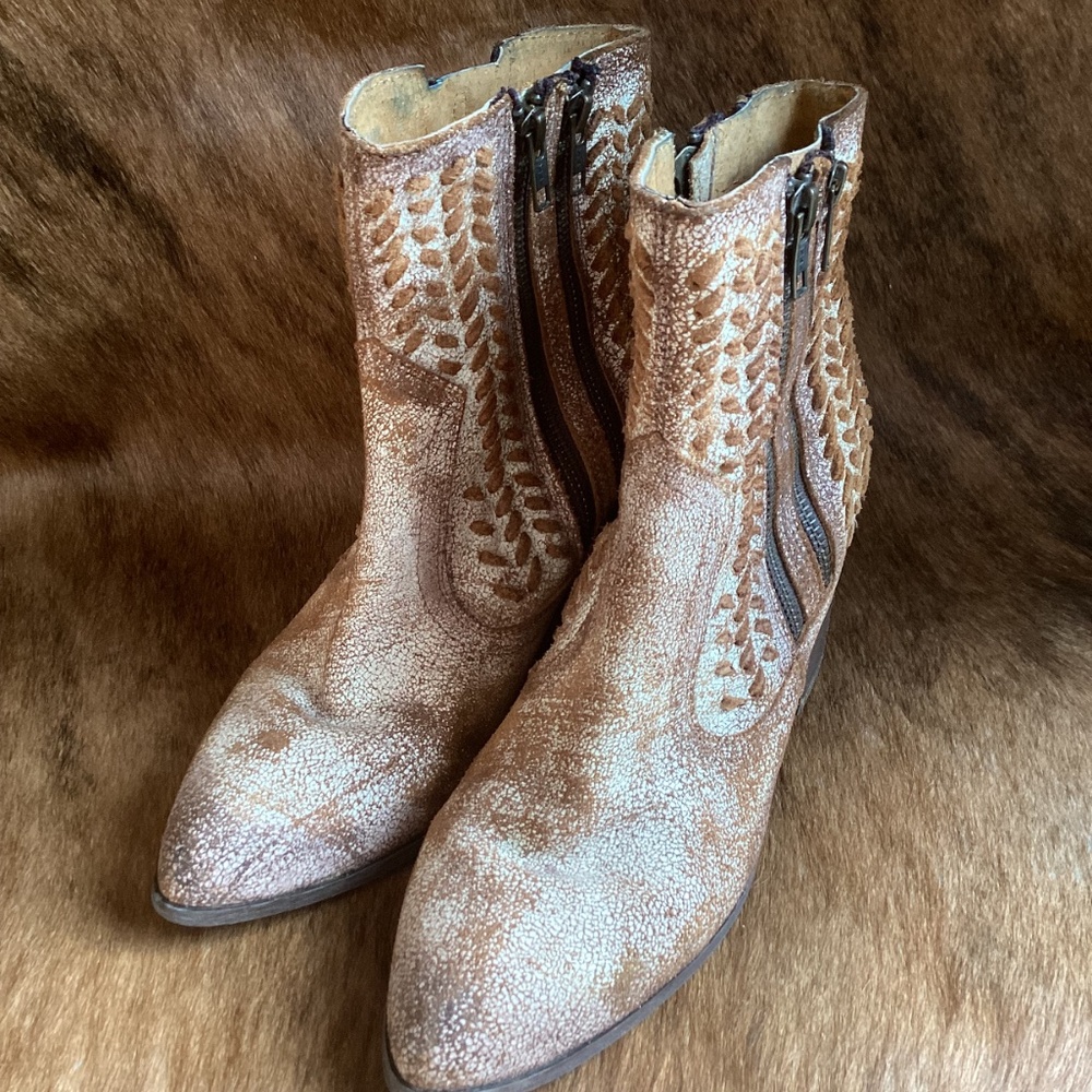 Circle G By Corral Outstanding Leather Weave Double Zipp Crackle Leather Bootie - Picture 12 of 12